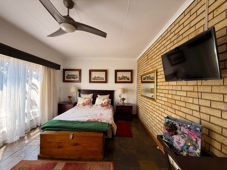 6 Bedroom Property for Sale in Van Der Hoff Park North West